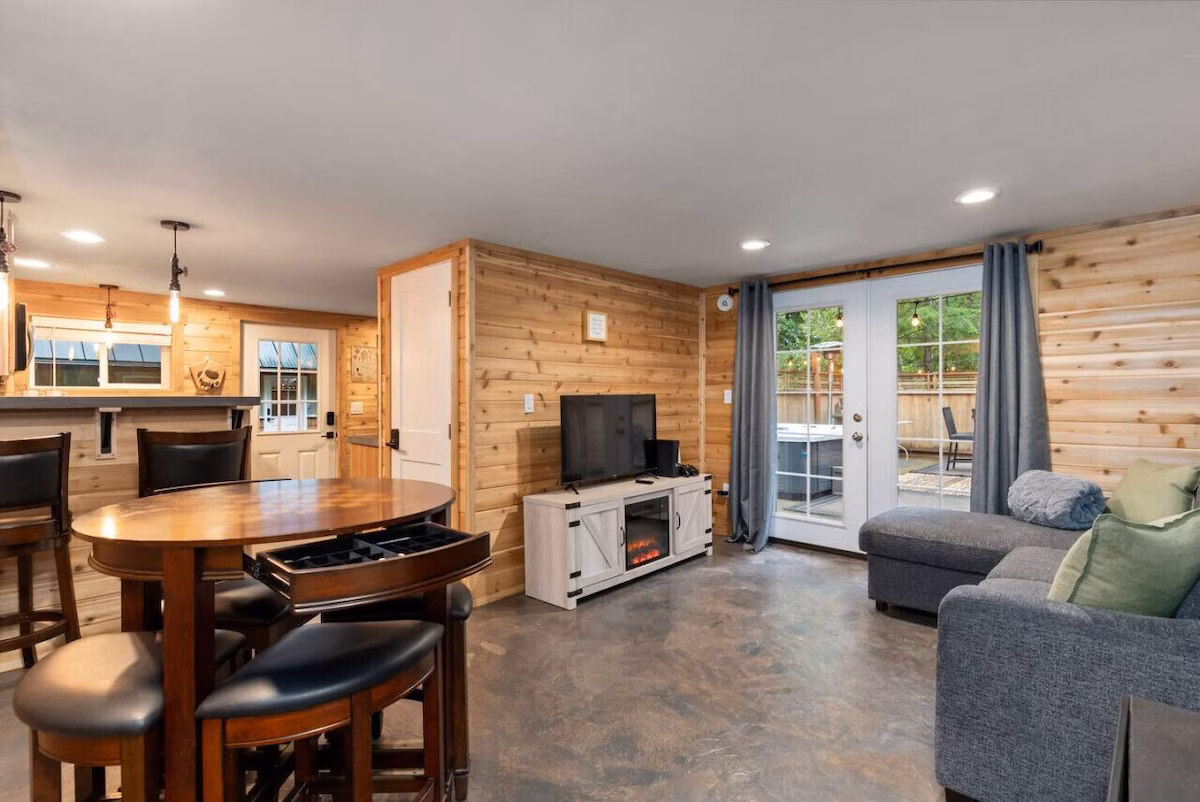 Mt Rainier Cottage, cabin with a private hot tub, photo 2