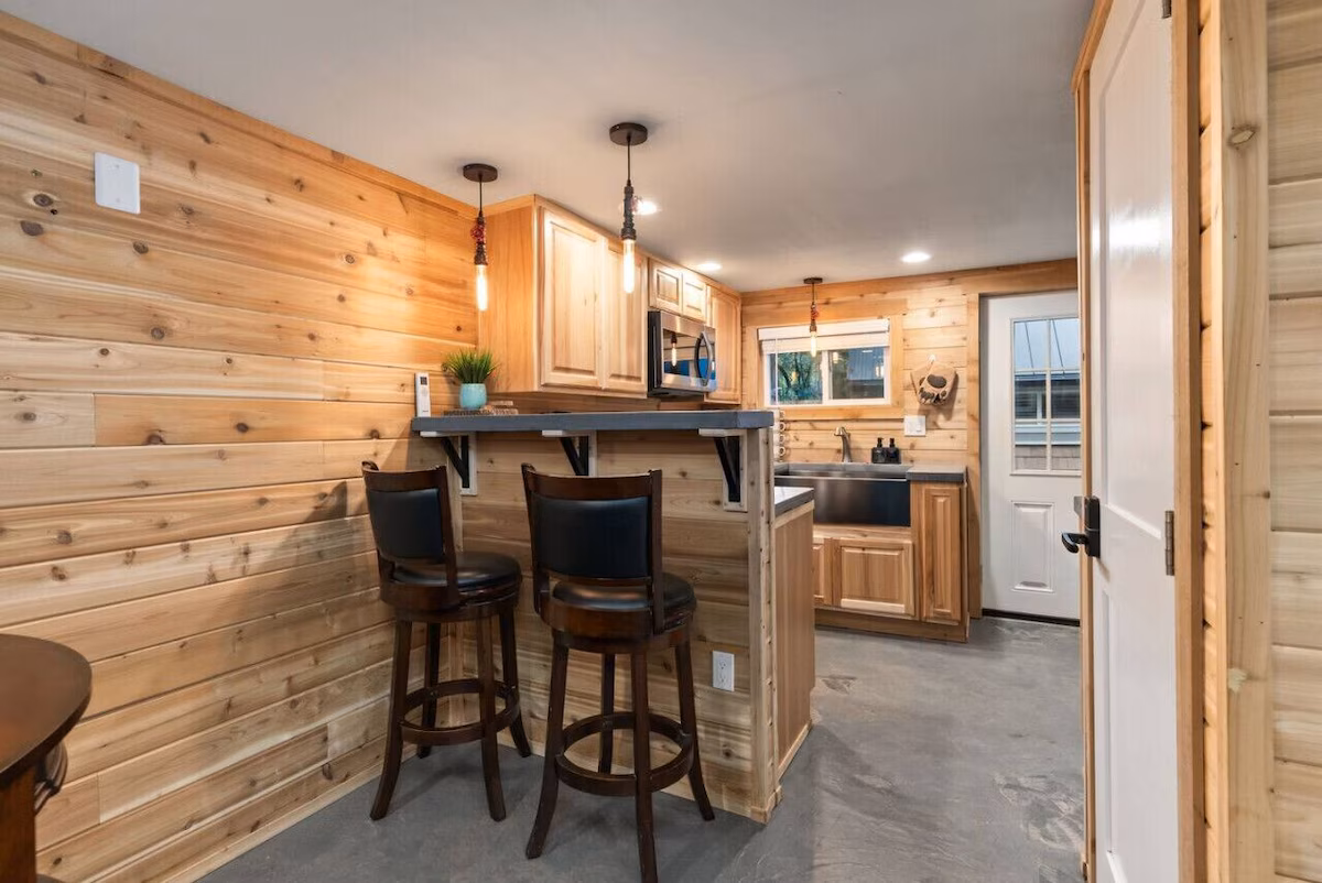 Mt Rainier Cottage, cabin with a private hot tub, photo 4