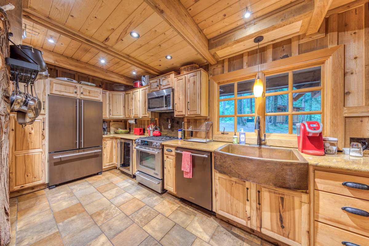Mt. Hood lodge, cabin with a private hot tub, photo 5