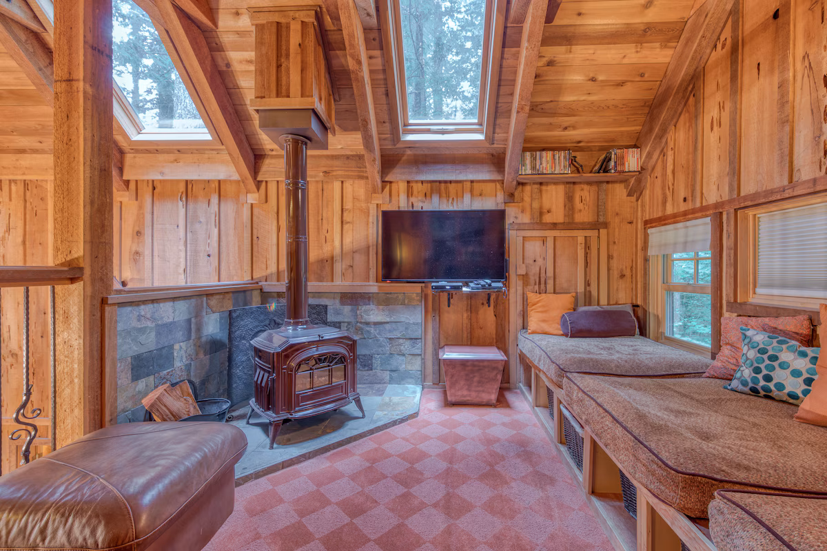 Mt. Hood lodge, cabin with a private hot tub, photo 3