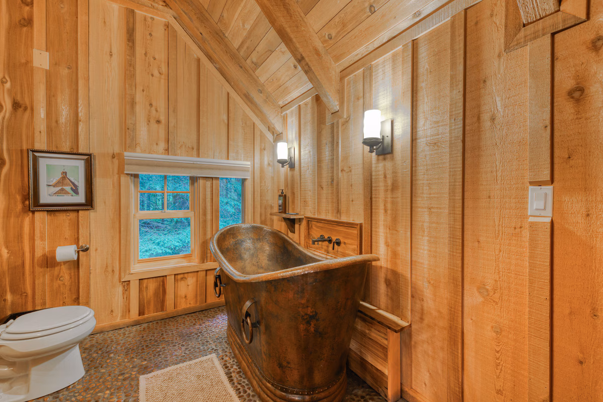 Mt. Hood lodge, cabin with a private hot tub, photo 2