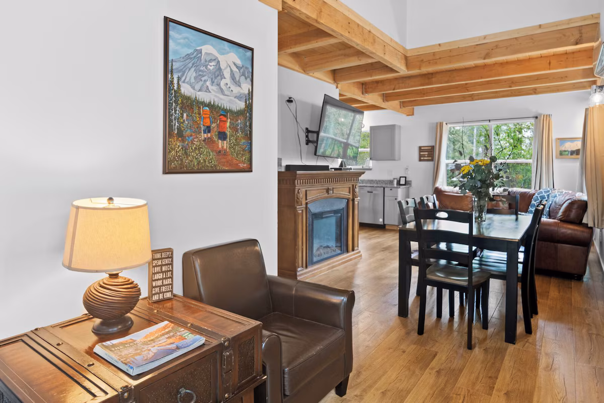 Mt. Rainier Chalet, cabin with a private hot tub, photo 8