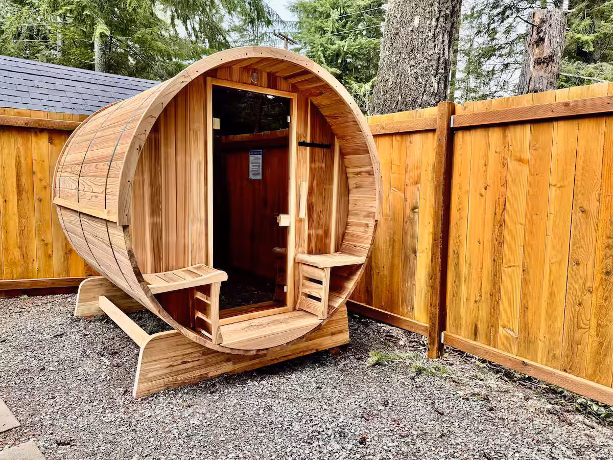 Mt. Rainier Chalet, cabin with a private hot tub, photo 7