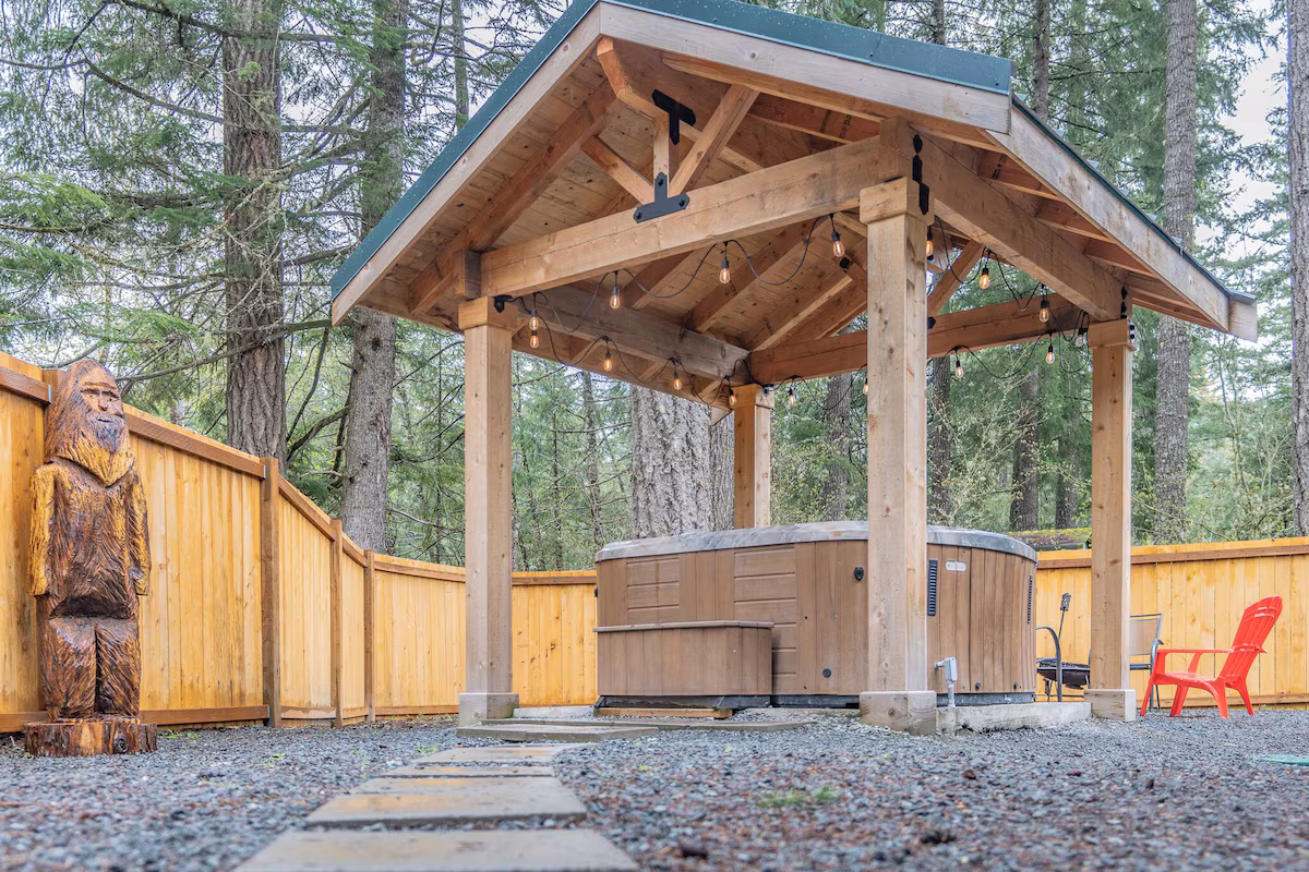 Mt. Rainier Chalet, cabin with a private hot tub, photo 1