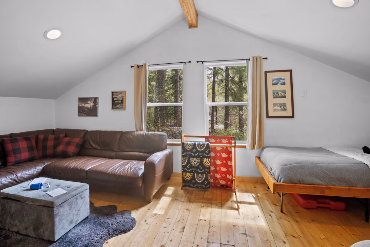 Mt. Rainier Chalet, cabin with a private hot tub, photo 5