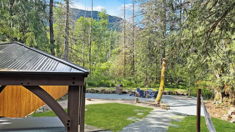 New cabin with mountain views, cabin with a private hot tub, photo 1