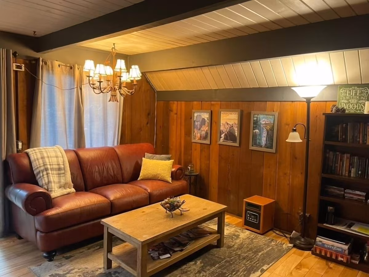Nisqually Nest, cabin with a private hot tub, photo 4