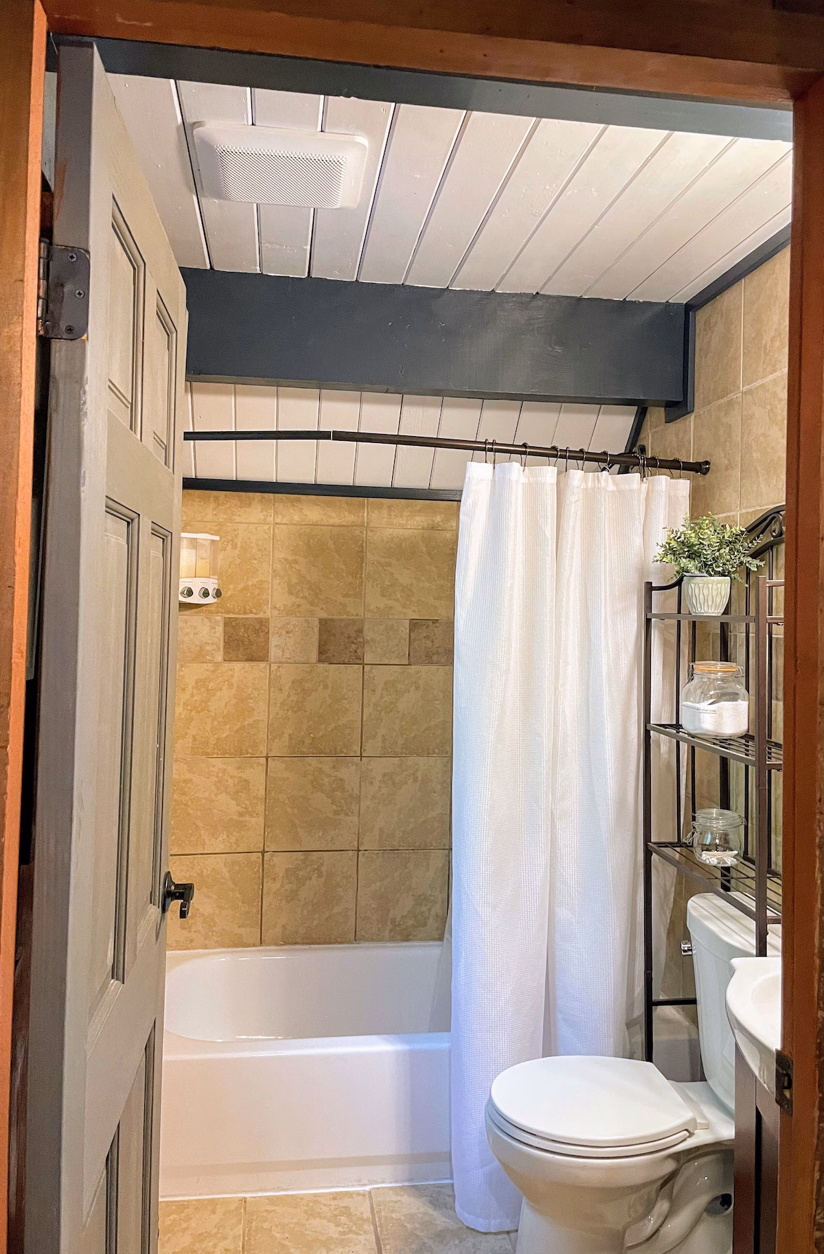 Nisqually Nest, cabin with a private hot tub, photo 7