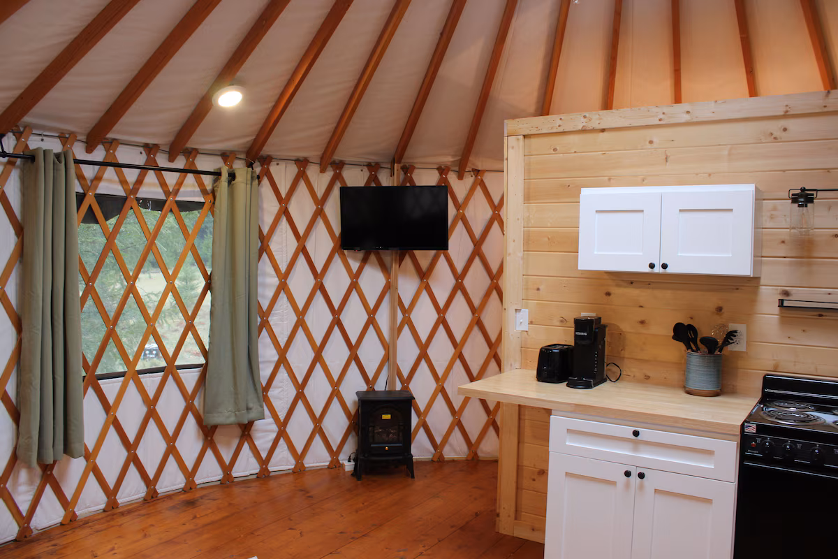 Pacific Yurt, cabin with a private hot tub, photo 6