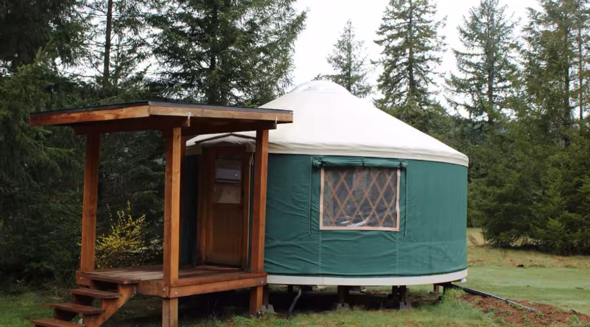 Pacific Yurt, cabin with a private hot tub, photo 5