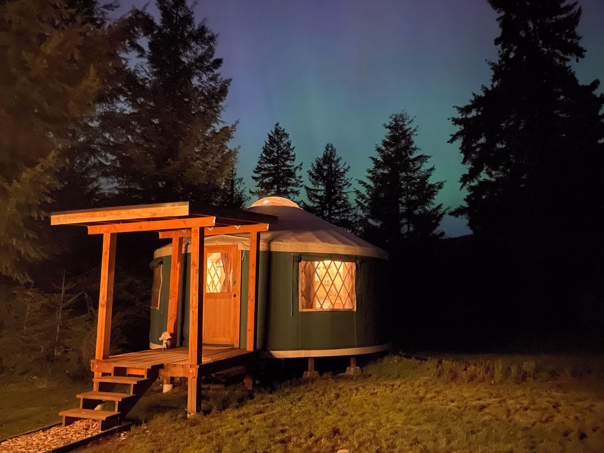 Pacific Yurt, cabin with a private hot tub, photo 2