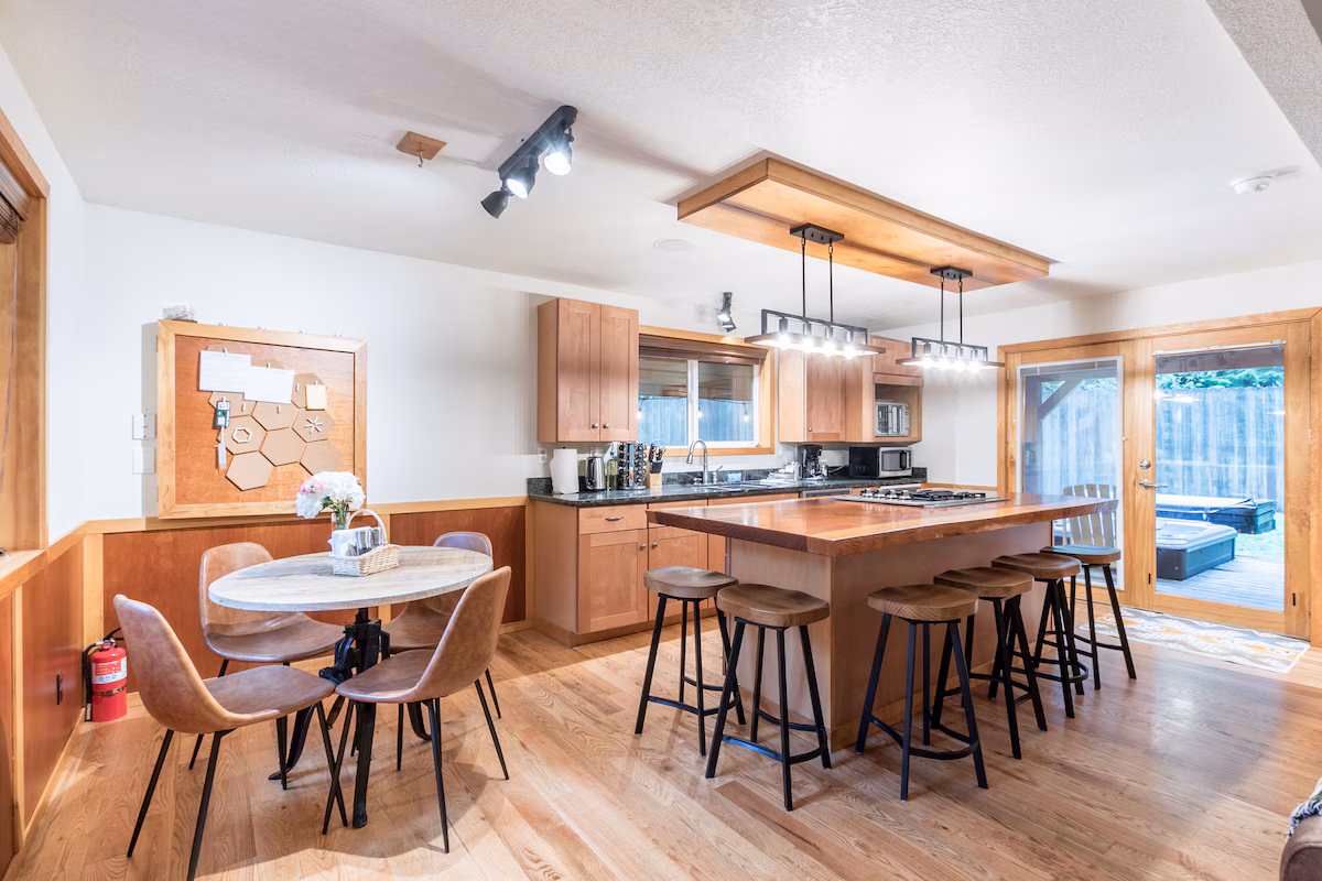Perch – Juniper Cabin, cabin with a private hot tub, photo 6