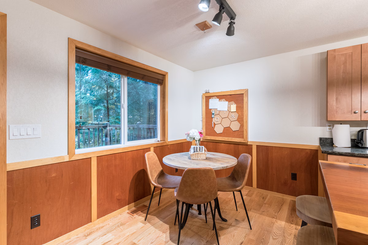 Perch – Juniper Cabin, cabin with a private hot tub, photo 4