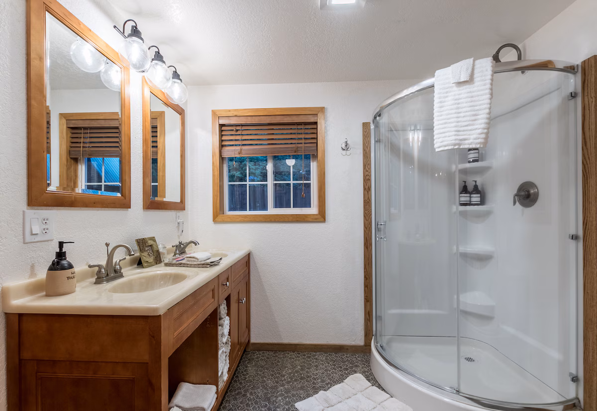 Perch – Juniper Cabin, cabin with a private hot tub, photo 3