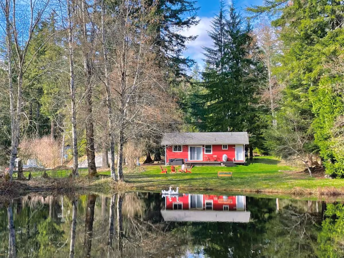 Perch – Ruby Lodge, cabin with a private hot tub, photo 2