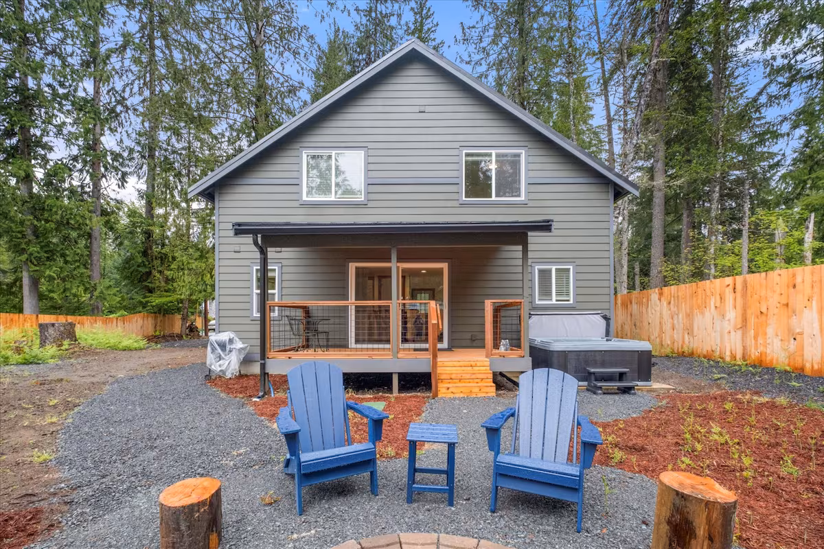 Perch – Spacious Modern Cabin, cabin with a private hot tub, photo 8