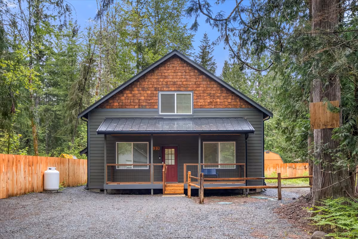 Perch – Spacious Modern Cabin, cabin with a private hot tub, photo 2
