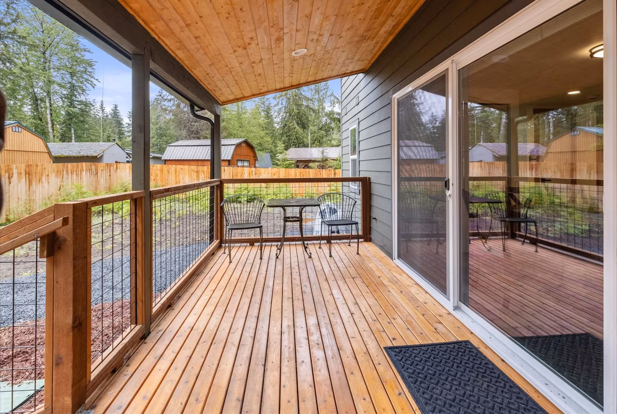 Perch – Spacious Modern Cabin, cabin with a private hot tub, photo 3