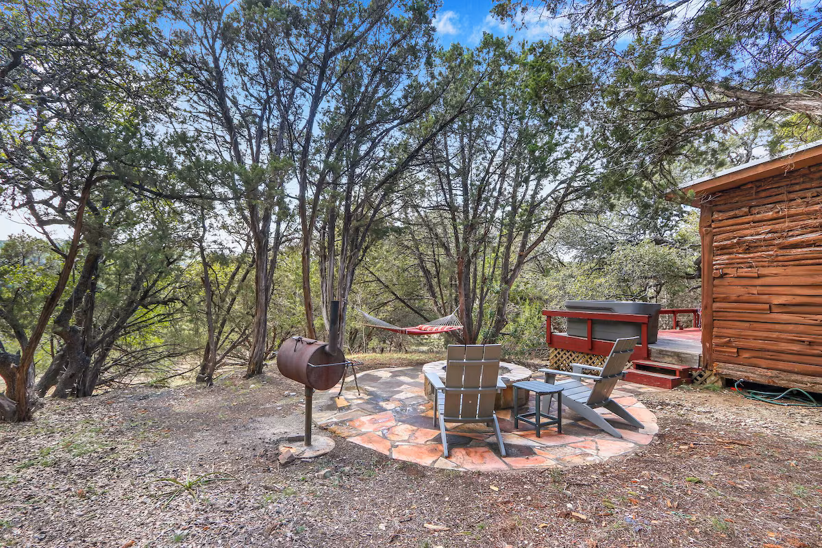 Dreamy Cozy Cabin, cabin with a private hot tub, photo 2