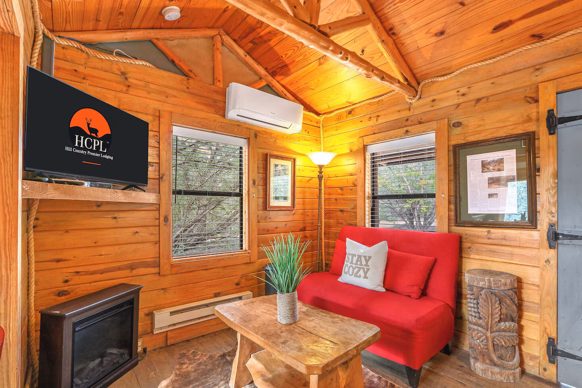 Dreamy Cozy Cabin, cabin with a private hot tub, photo 3