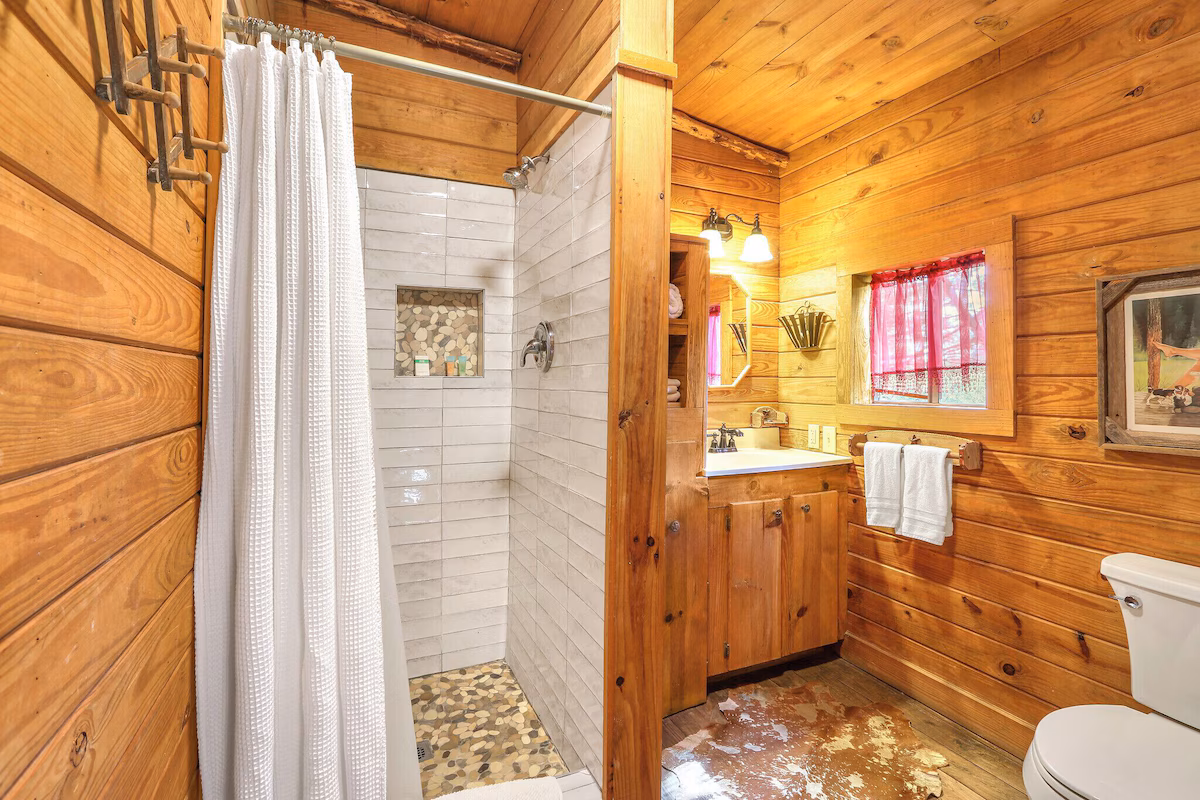 Dreamy Cozy Cabin, cabin with a private hot tub, photo 4
