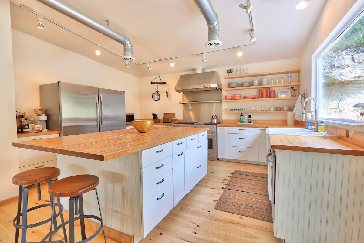 Restful Retreat, cabin with a private hot tub, photo 4