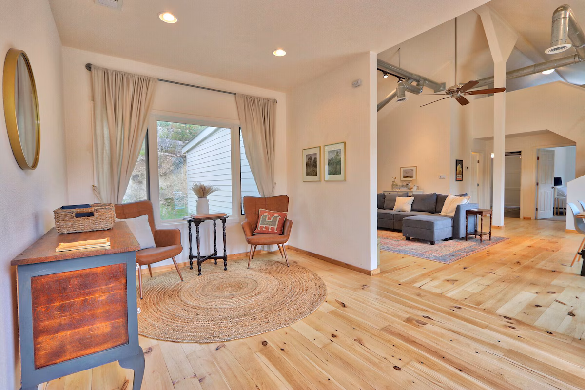 Restful Retreat, cabin with a private hot tub, photo 6