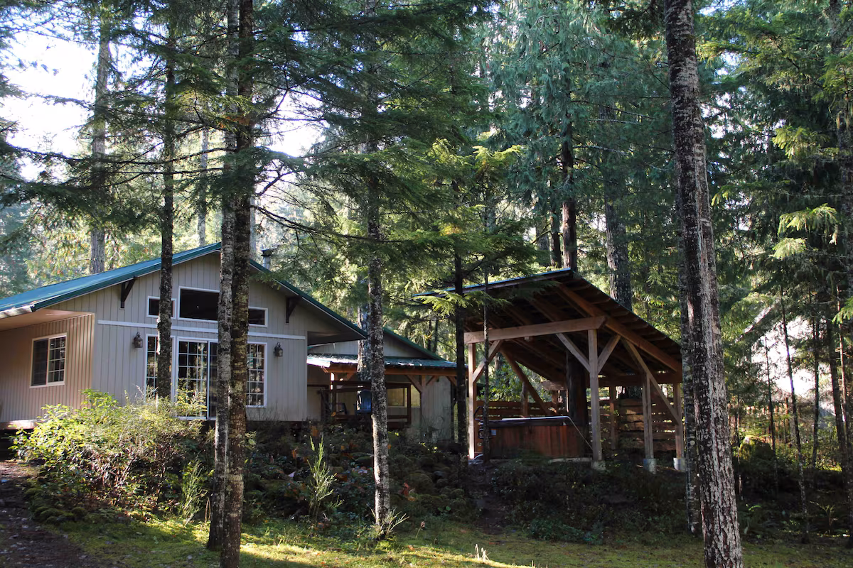 Riverfront Cabin with Panoramic Views, cabin with a private hot tub, photo 3