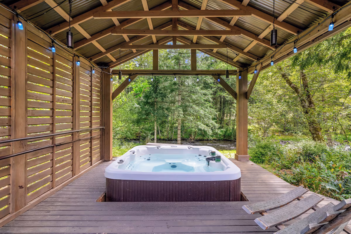 Riverfront Luxury Cabin, cabin with a private hot tub, photo 1