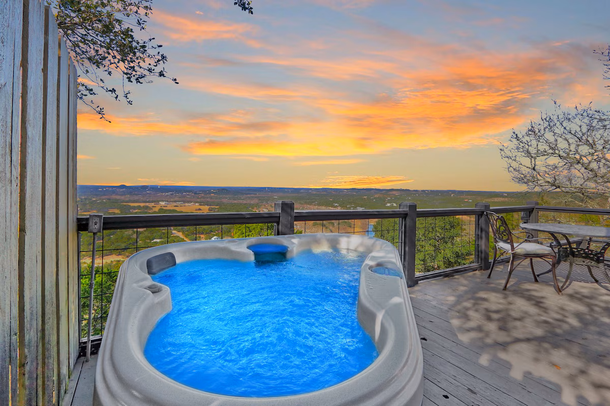 Sunset Villa, cabin with a private hot tub, photo 1