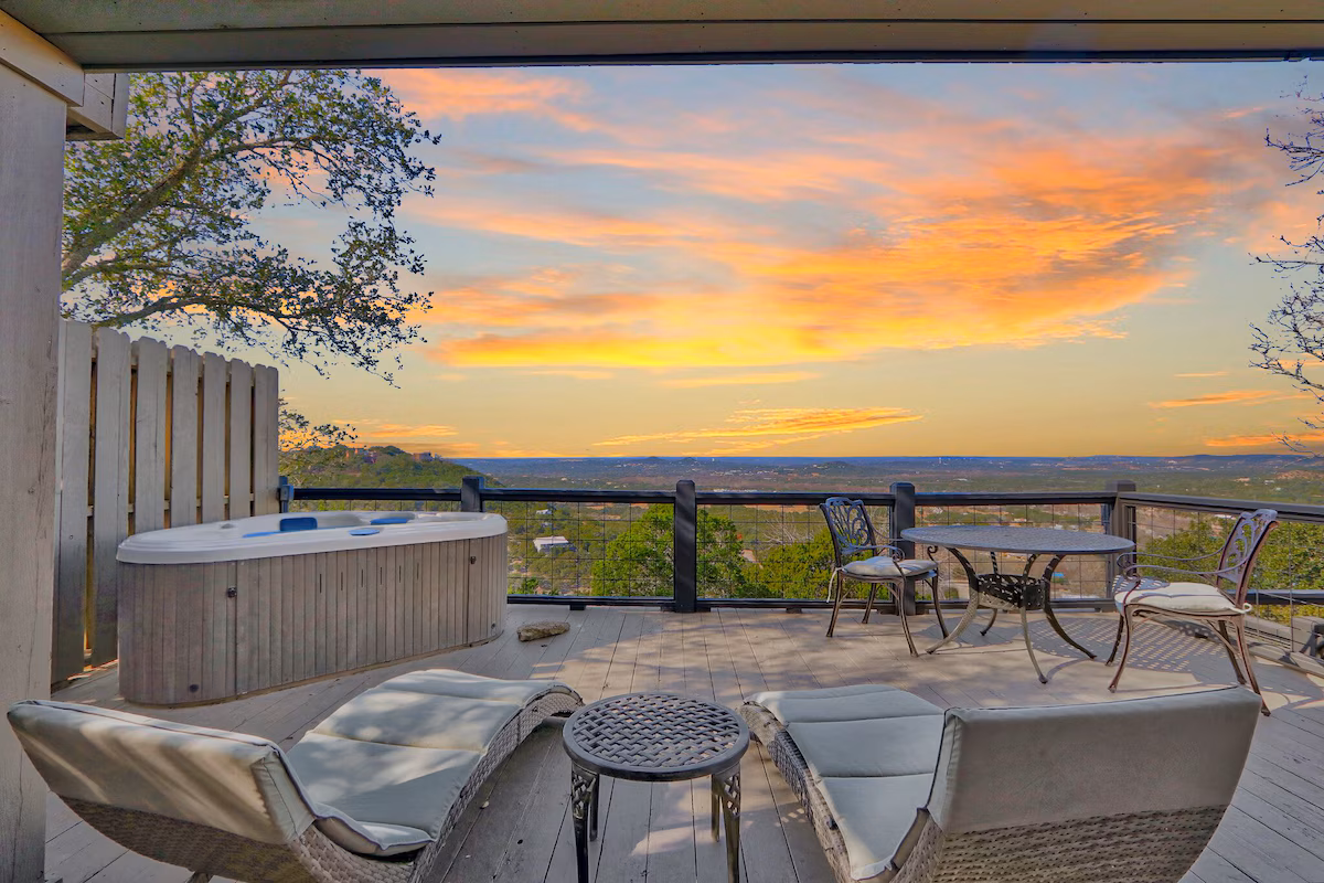 Sunset Villa, cabin with a private hot tub, photo 2