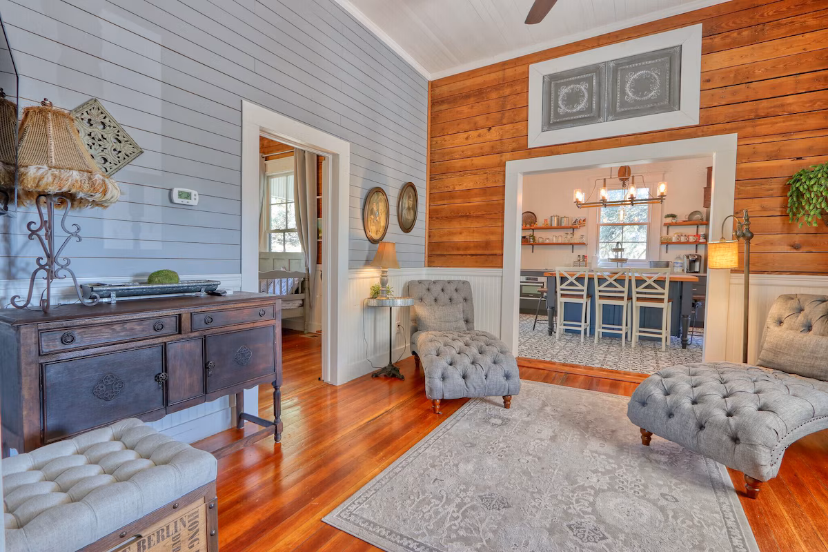Serendipity Farmhouse, cabin with a private hot tub, photo 3