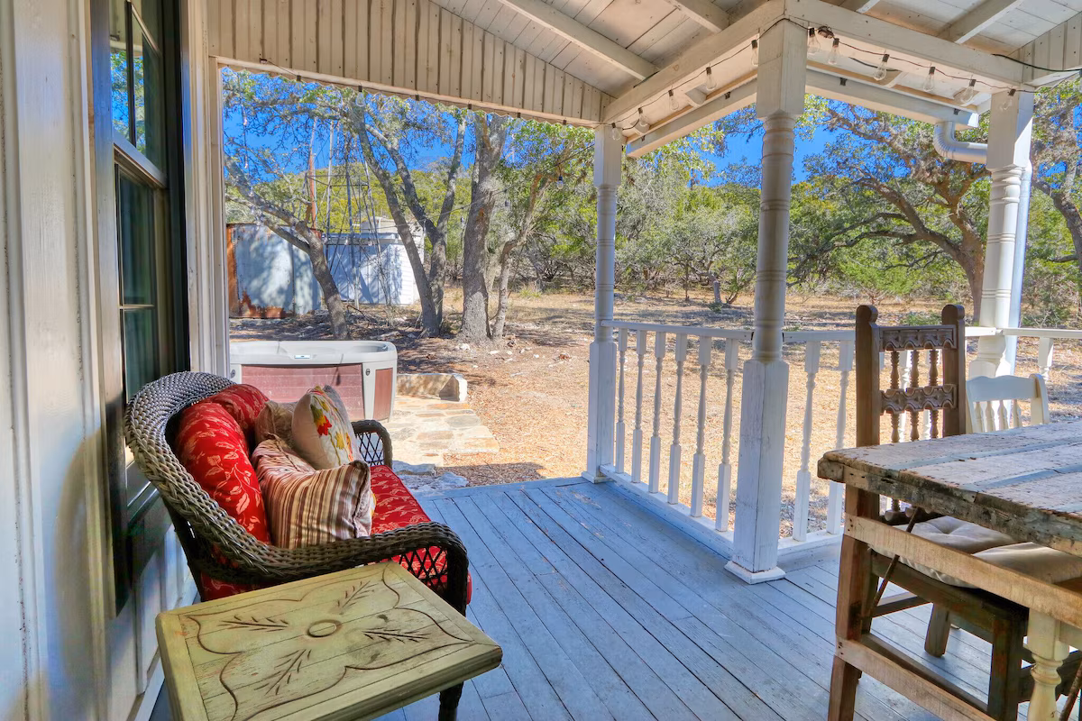 Serendipity Farmhouse, cabin with a private hot tub, photo 7
