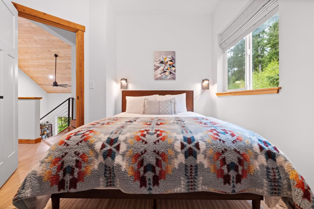 Serenity Nest Cabin, cabin with a private hot tub, photo 2