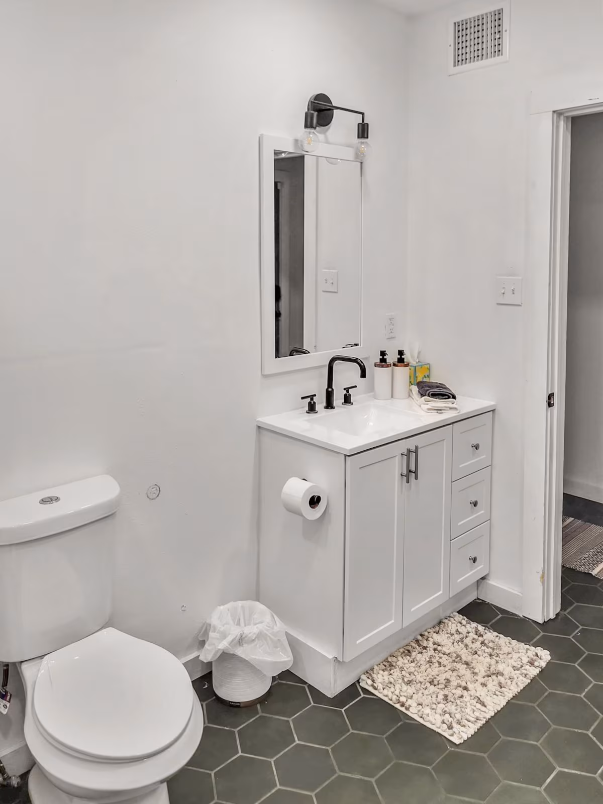 Simply Get-A-Waco, cabin with a private hot tub, photo 8