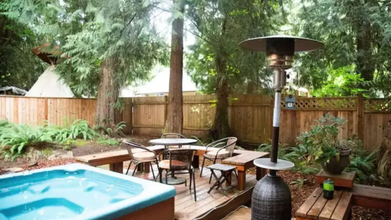 TIMBERLINE RETREAT, cabin with a private hot tub, photo 1
