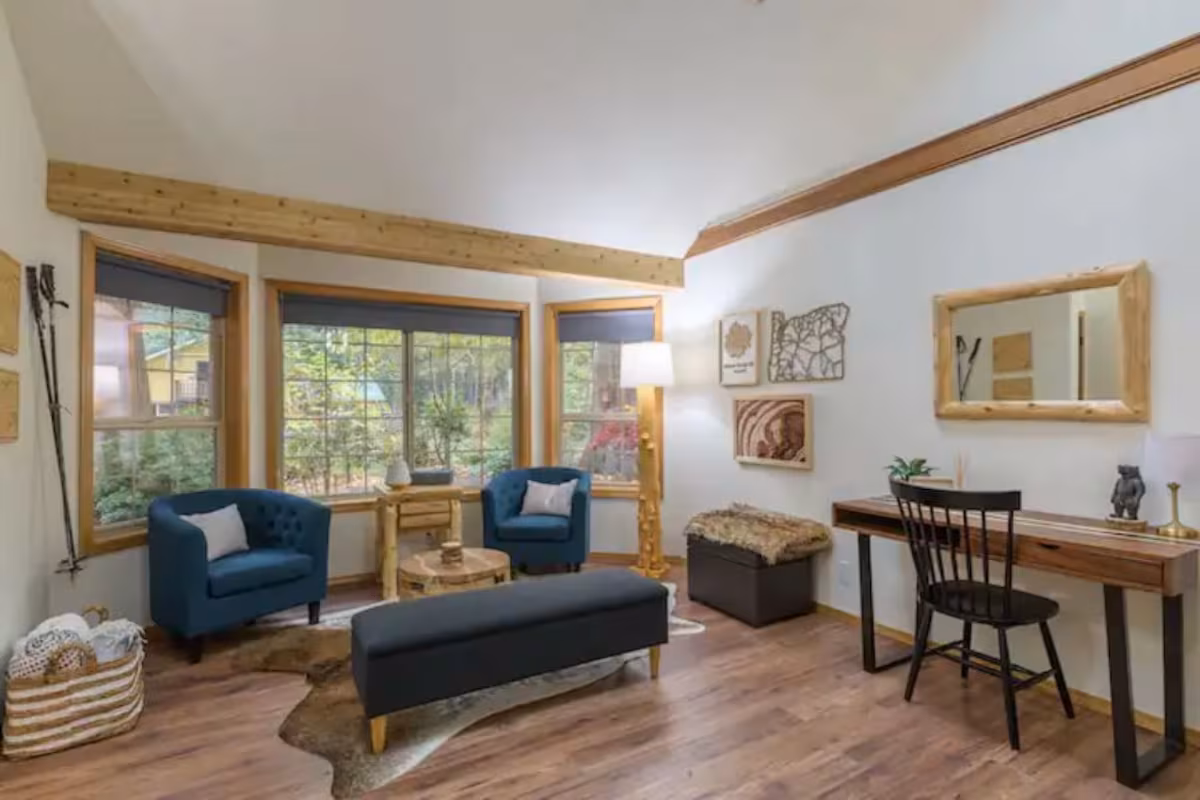 TIMBERLINE RETREAT, cabin with a private hot tub, photo 6