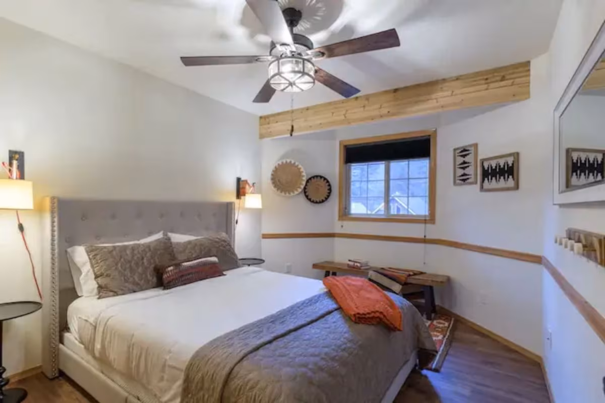 TIMBERLINE RETREAT, cabin with a private hot tub, photo 4