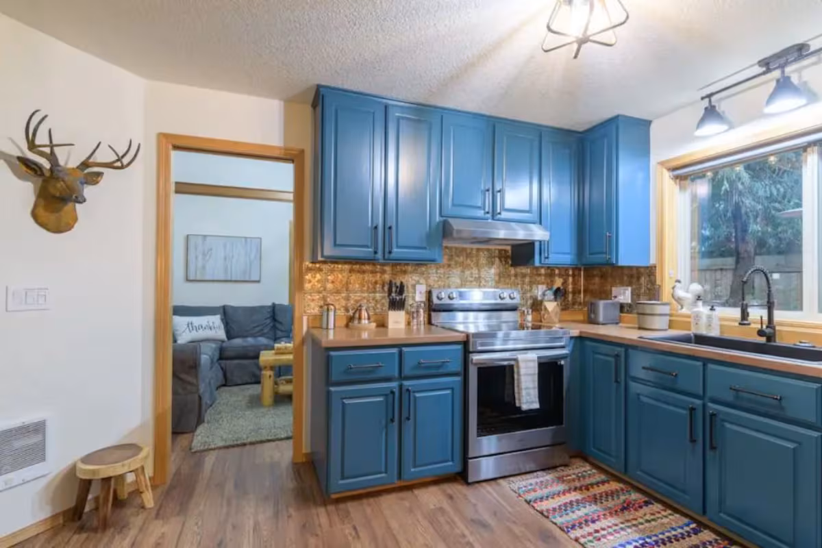 TIMBERLINE RETREAT, cabin with a private hot tub, photo 3