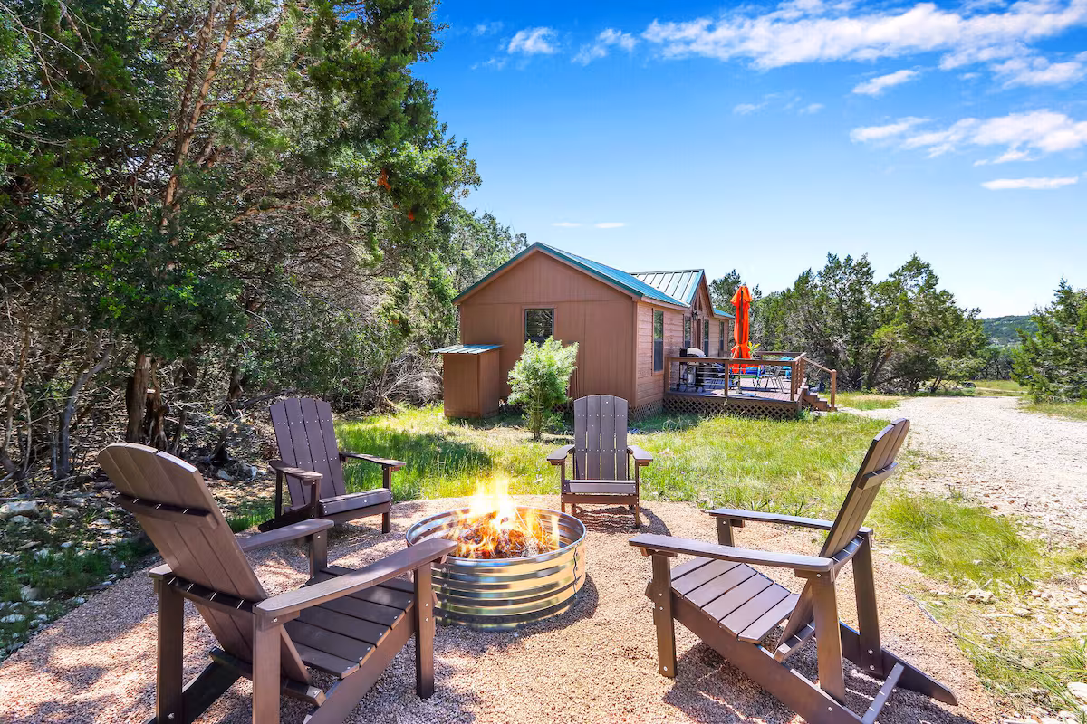 Terlingua at the Bend, cabin with a private hot tub, photo 3