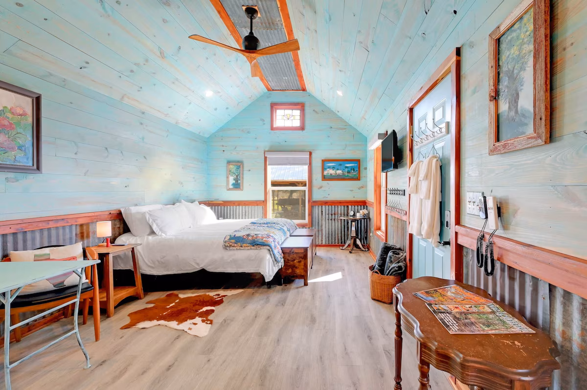 The Hot Tub Bunk House, cabin with a private hot tub, photo 2