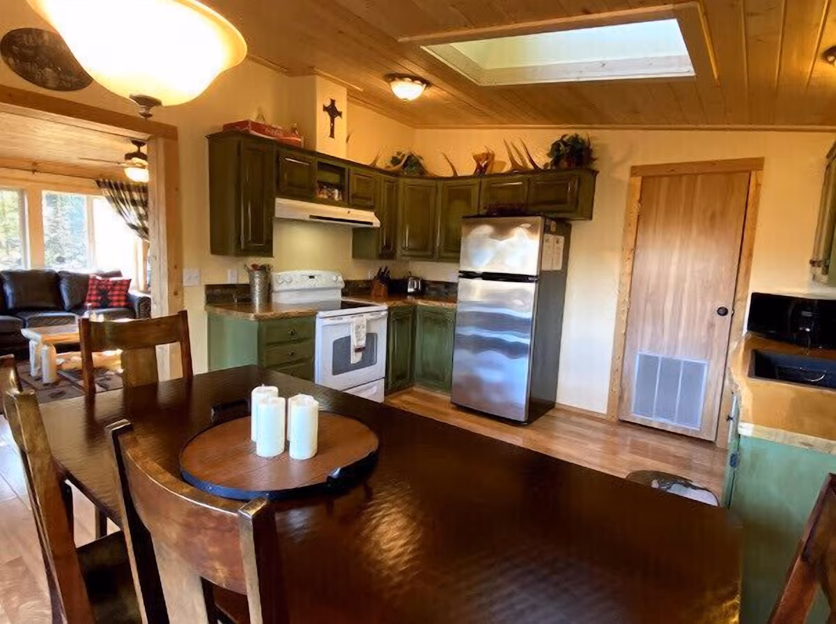 The River House, cabin with a private hot tub, photo 5