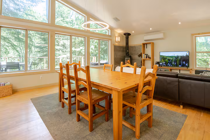 The River House, cabin with a private hot tub, photo 5