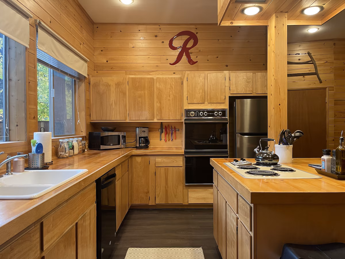 Unique Mt. Rainier Cabin, cabin with a private hot tub, photo 2