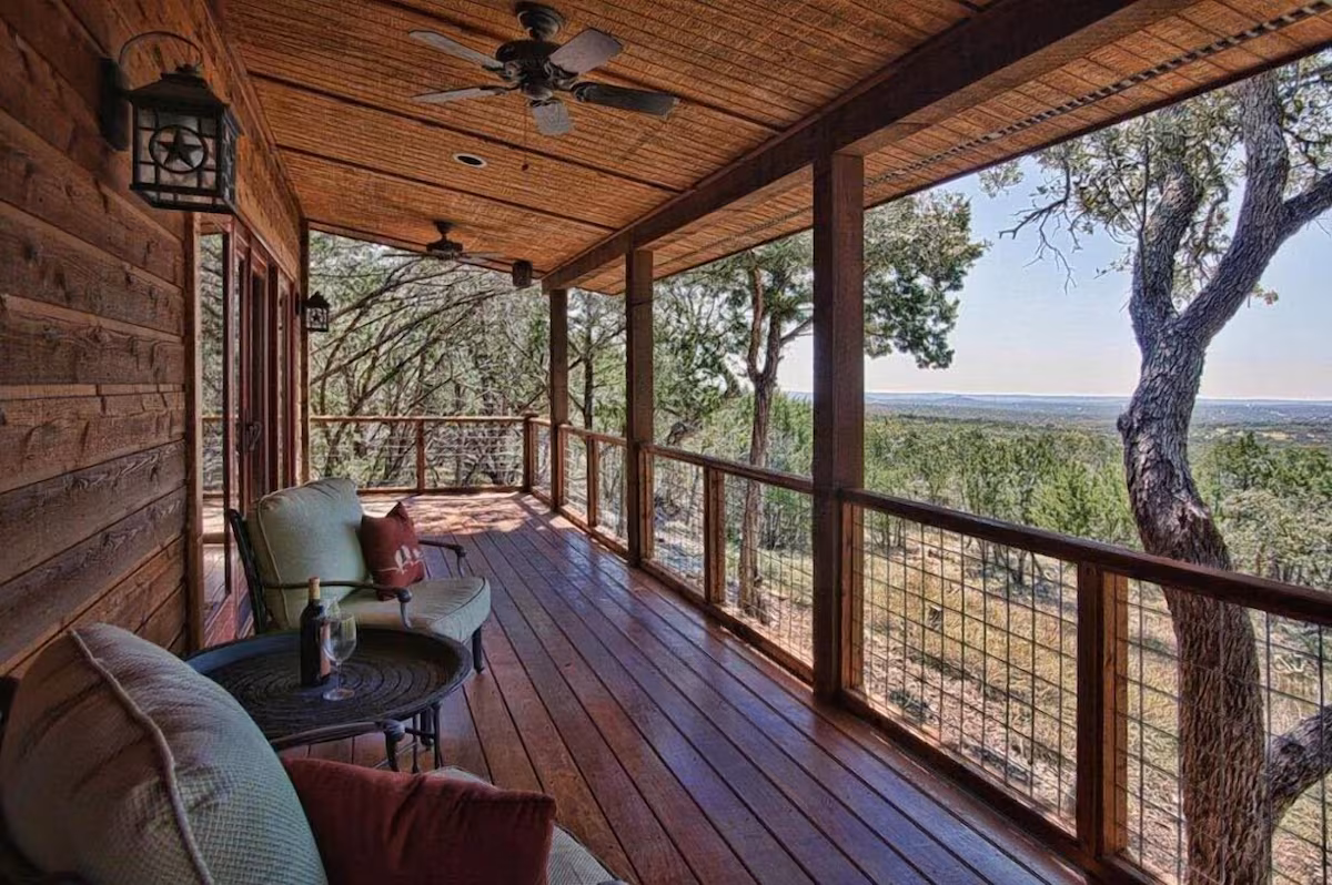Upscale Luxury Cabin!, cabin with a private hot tub, photo 2