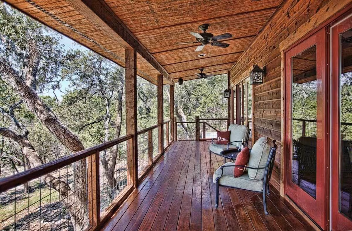 Upscale Luxury Cabin!, cabin with a private hot tub, photo 5