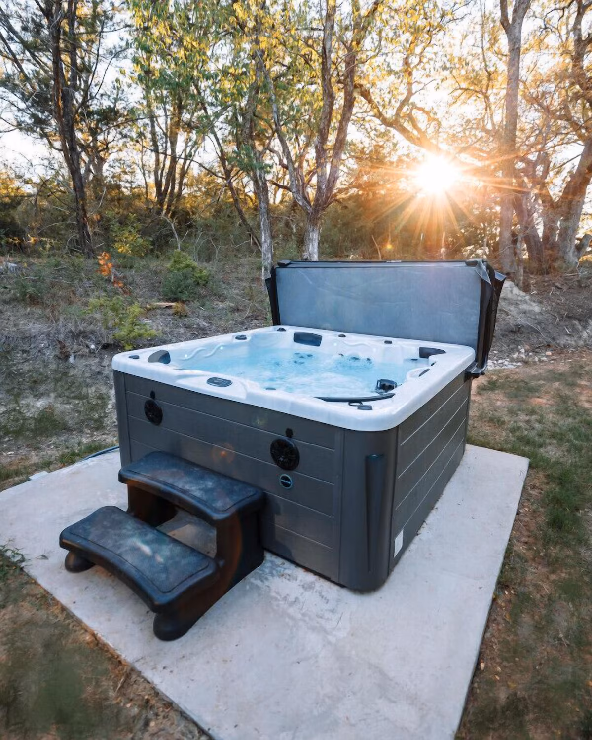 White Rock at Live Oak Lake, cabin with a private hot tub, photo 1