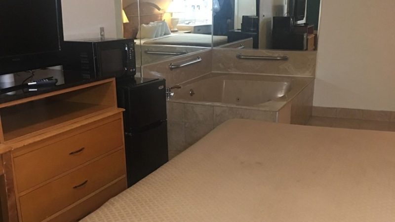 A Victory Hotel, room with private jacuzzi, photo 2