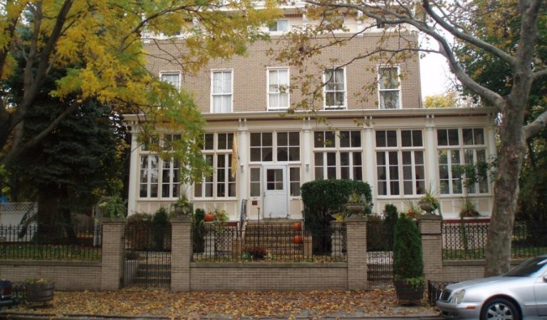 Akwaaba Mansion Bed & Breakfast
