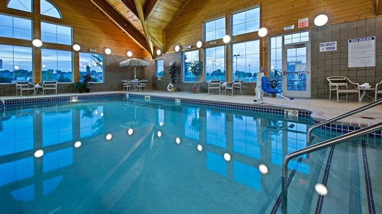 AmeriVu Inn and Suites – Waconia
